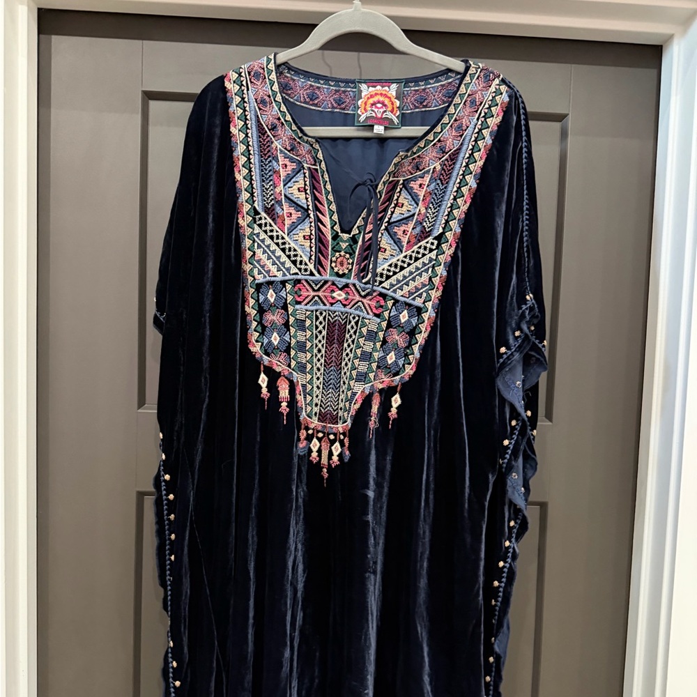 Johnny Was Navy Embroidered Tunic Size L
